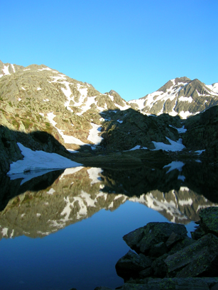 Reflet du refuge de Certascan